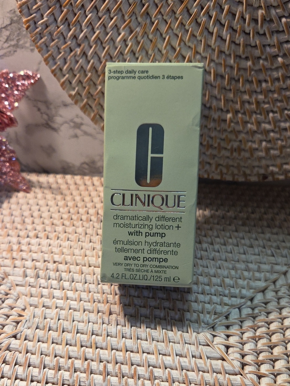 Clinique Moisturizing Lotion+ with Pump — Light Green Box